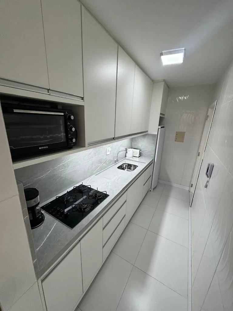 Apartamento Remodelado Novo A Cuadra Del Mar,Patio Privado Parking Para Auto Pequeno-Medio Balneário Camboriú 0*,